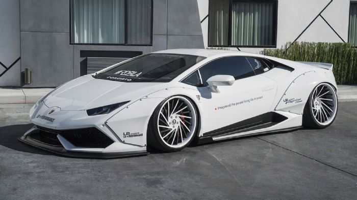 To bodykit της Huracan αποτελείται από ένα νέο εμπρόσθιο σπόιλερ, πίσω διαχύτη, πλαϊνές ποδιές, μια νέα πίσω αεροτομή καθώς και πρόσθετα των πλαϊνών φτερών 